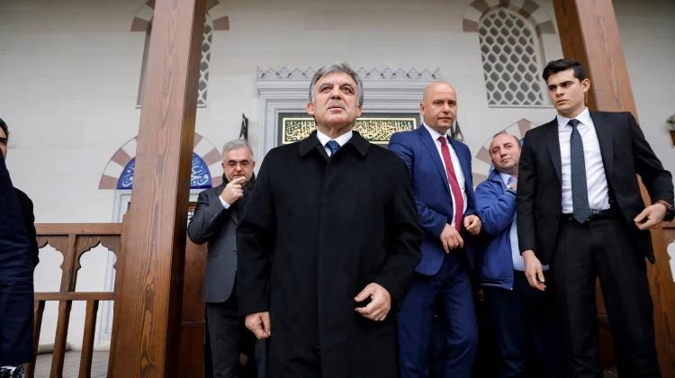 Κόλλησε το όπλο στον κρόταφο του Α.Γκιουλ: Πραξικόπημα Ερντογάν με την «Λύκαινα» να ομολογεί: «Μοιράζει όπλα σε πολίτες, μας πάει για εμφύλιο»